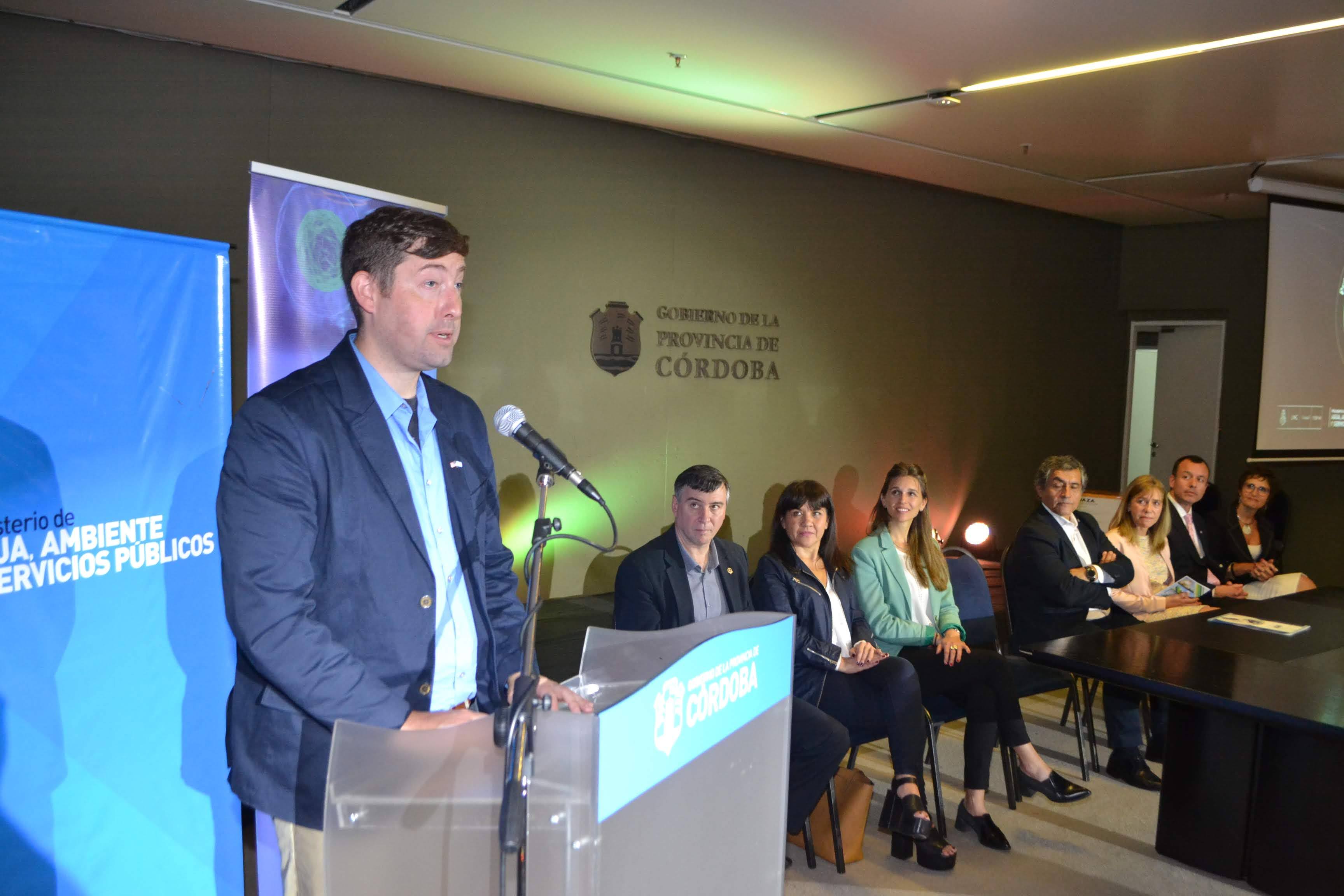 Steve Nesbitt presenting at the Gobierno de la Provincia de Córdoba during RELAMPAGO